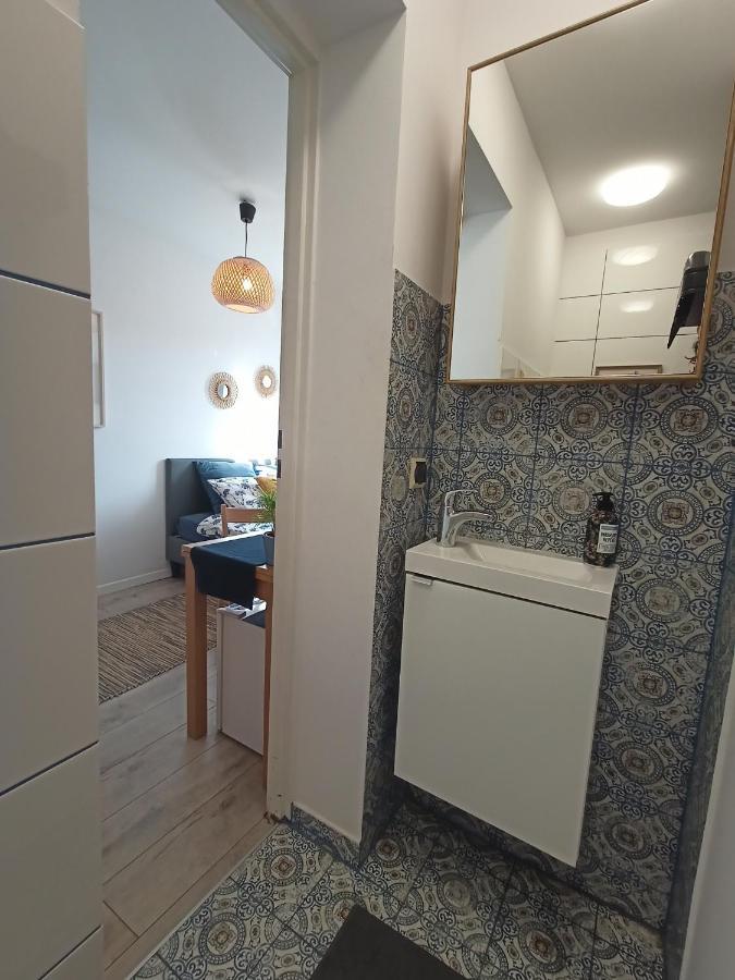 Lemuria Pokoj Z Lazienka Szkolna Legnica Dış mekan fotoğraf